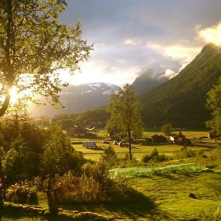 Dalen Gaard Camping Og Hytter Geiranger Esterno foto
